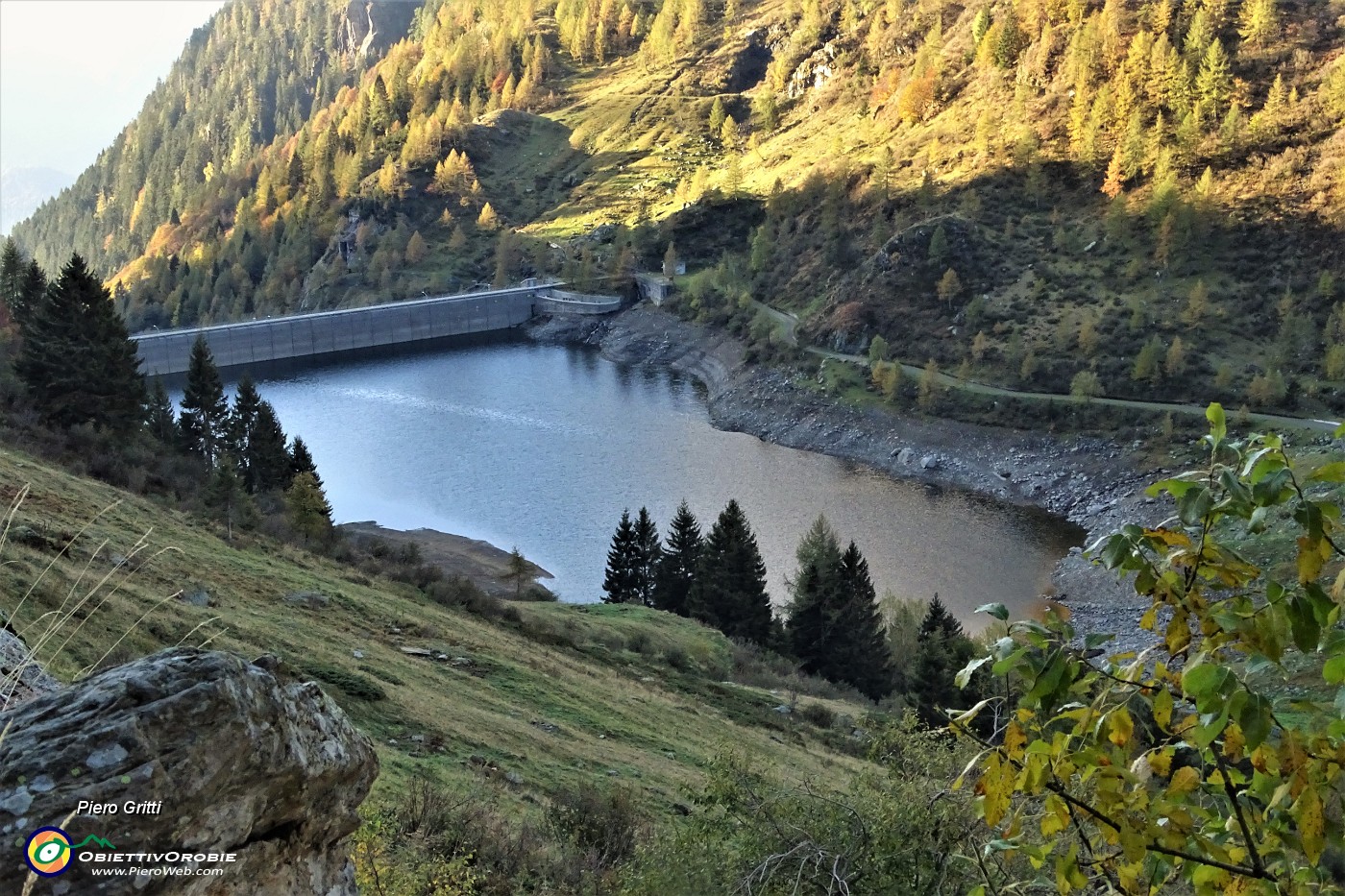 13 Zoom sul Lago di Valmora (1544 m).JPG